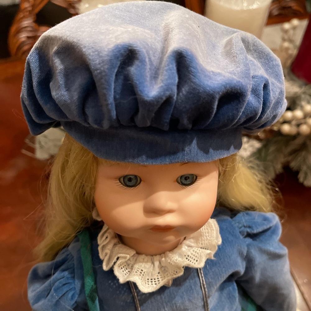 Vintage music doll 1989 Victoria Ashlea Originals designed by Bette Ball - Picture 7 of 15